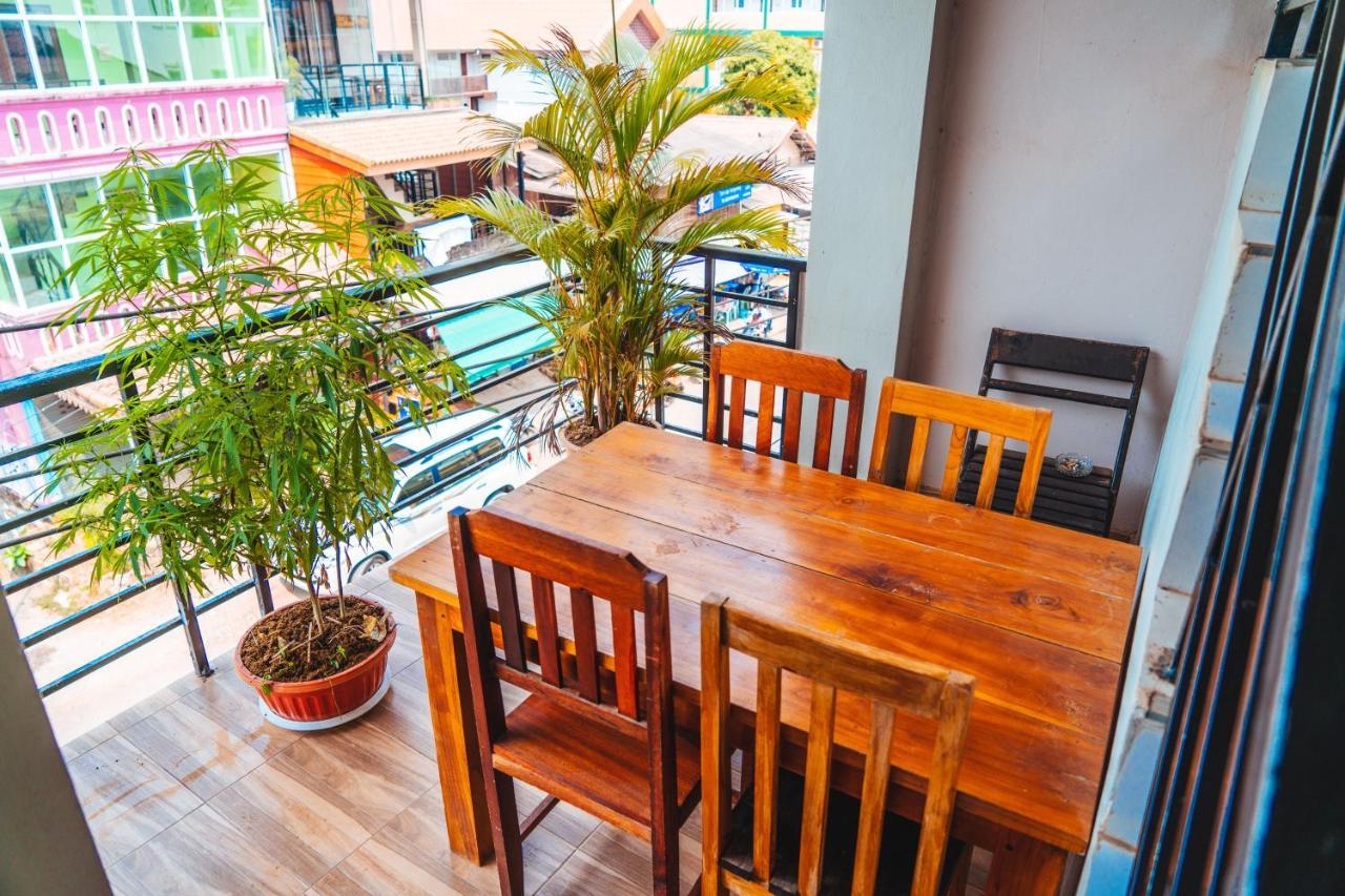 Vang Vieng Sunset Guesthouse & Restaurant Bagian luar foto